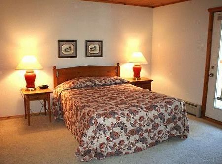 High Village Breezy Point Εξωτερικό φωτογραφία